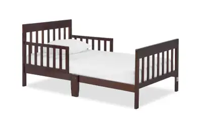 Toddler bed (see attached representative picture for style and colour) -colour: brown -minor scratch...
