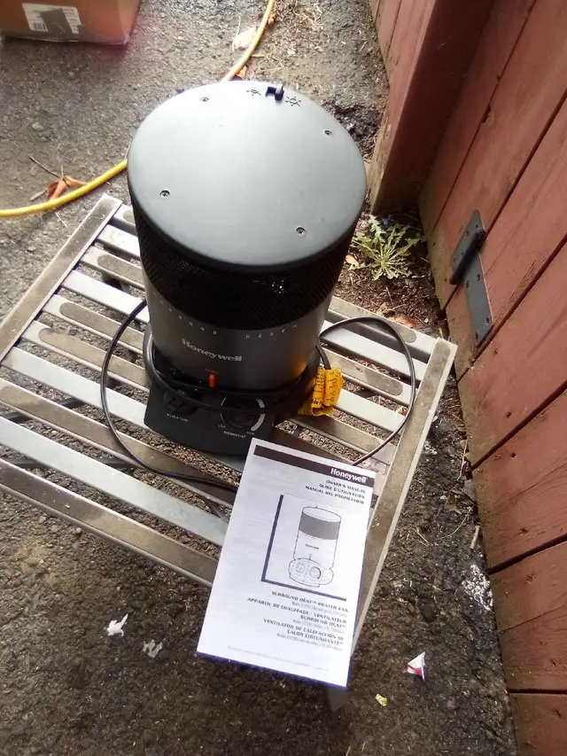 Honeywell surround heater fan in Heaters, Humidifiers & Dehumidifiers in City of Halifax - Image 5