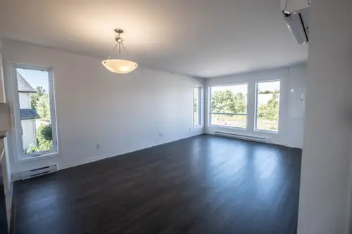 Corner unit. Two-bedroom apartment for October 1st, 2026. 1150 sqft 3-348, avenue Hippodrome, Aylmer...