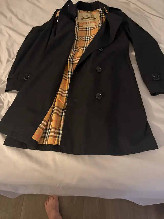 men Burberry Chelsea Black Trench Coat in Men's in City of Toronto - Image 4