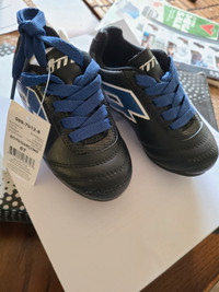 Kids lotto  soccer cleats, size 8T 