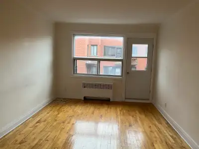 LARGE 3.5 HEATED,  STEPS FROM UdeM, METRO, SERVICES