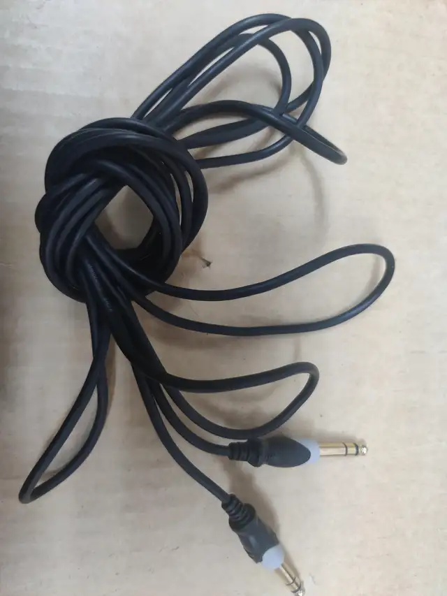 Electric guitar cable in Guitars in Markham / York Region - Image 7
