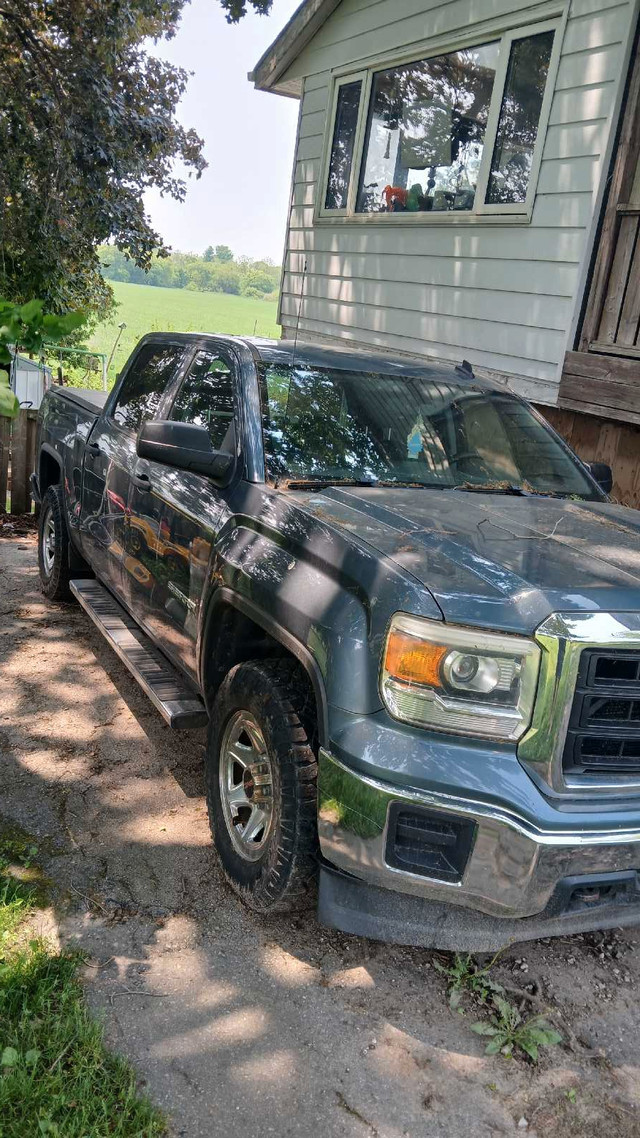 2014 gmc sierra 4x4 in Cars & Trucks in Grand Bend