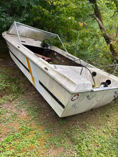 Older 14 foot boat hull and transom still in good shape needs some TLC Free no trailer want it gone...