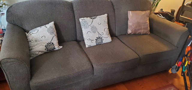 2 Sofas for sale dans Sofas et futons  à Ville de Montréal