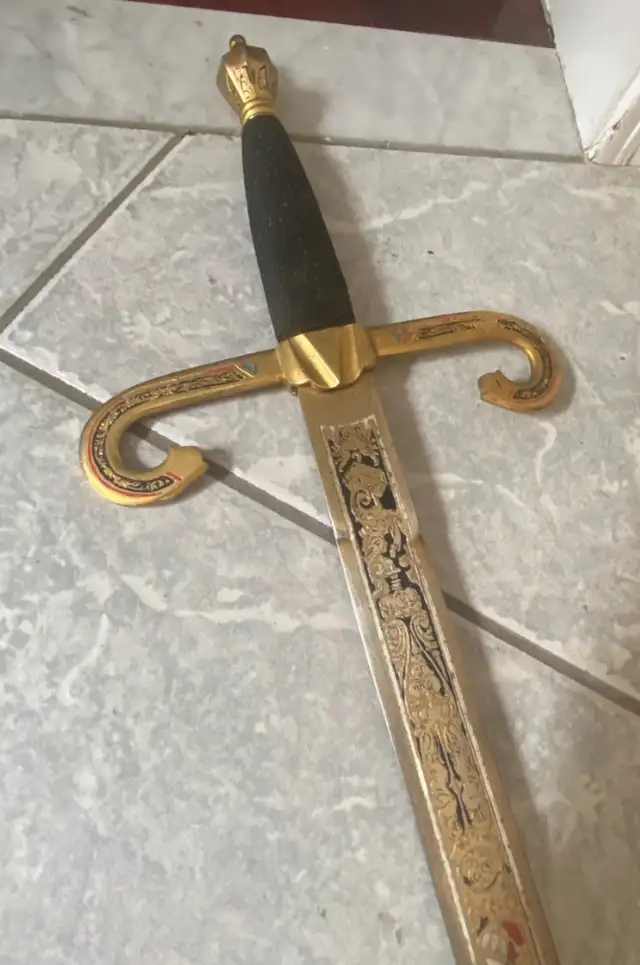 Vintage Toledo engraved 42”rapier sword.  in Arts & Collectibles in Markham / York Region - Image 9