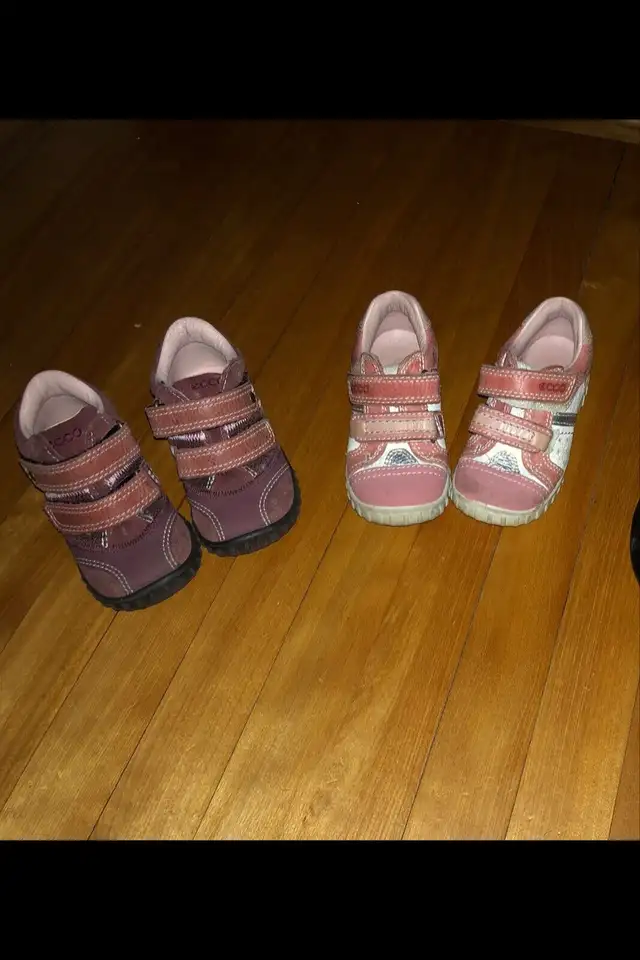 Souliers pour filles - ECCO (Size 7) in Kids & Youth in City of Montréal - Image 4