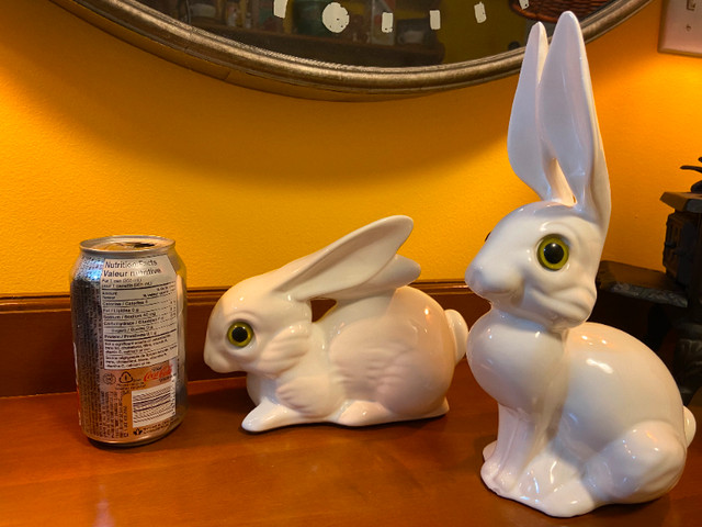 Vintage Canadian Pottery Bunnies Rabbits White Big Green Eyes in Arts & Collectibles in Oshawa / Durham Region - Image 2
