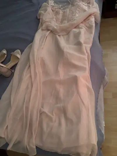 Robe pour noces ou autres occasions et souliers assortis, View more