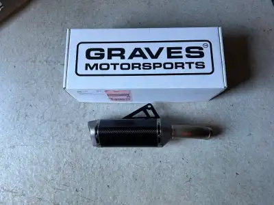 Graves slip on exhaust for Kawasaki ZX-4rr. Used for only 200kms. Like new condition. Paid $980 only...