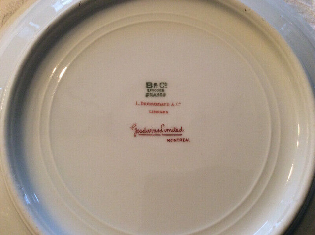 ensemble de vaisselle en porcelaine  de Limoges dans Art et objets de collection  à Sherbrooke - Image 4