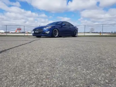 Here we have a 2016 Hyundai genesis 3.8 R spec with low km for the year the rare blue colour with a...