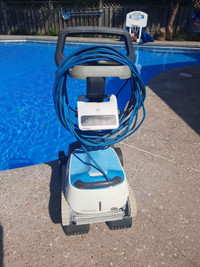 DOLPHIN PREMIUM ROBOTIC POOL CLEANER WITH BLUETOOTH CONTROL