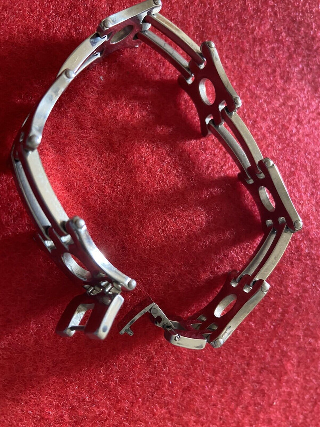 Bracelet en Stainless neuf  dans Bijoux et montres  à Saint-Jean-sur-Richelieu - Image 2