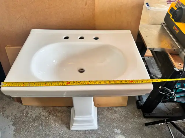 3 New Pedestal Sinks62863284575489123
