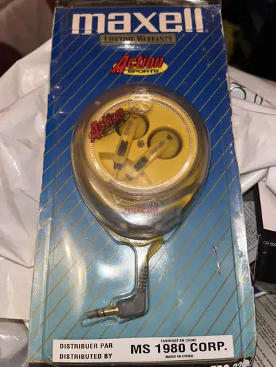 Maxell antique stereo earphones/écouteurs action sport , View more