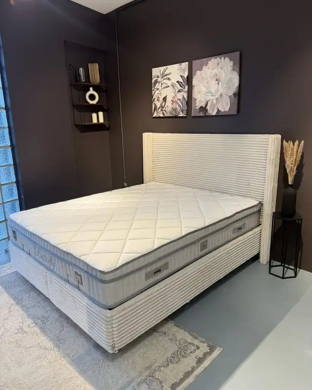 Cadre de lit à vendre (simple, double, queen, king) in Beds & Mattresses in City of Montréal - Image 2