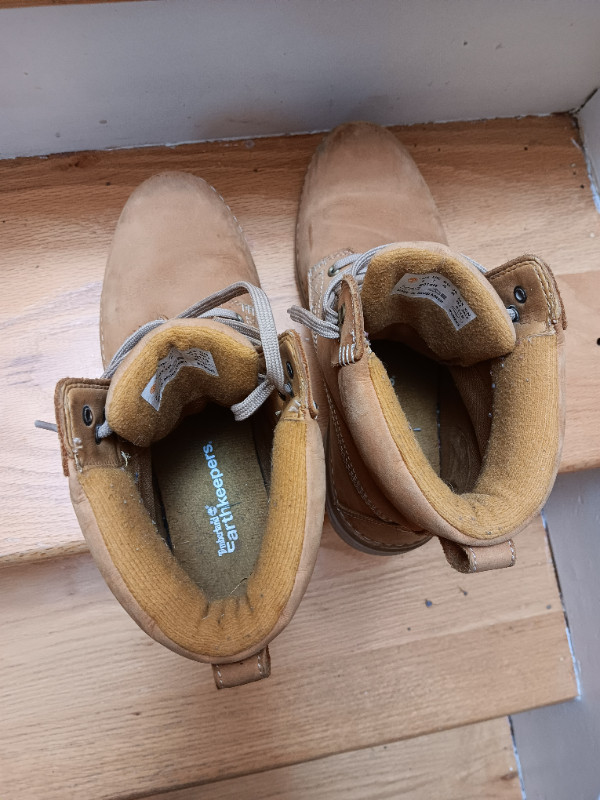 Women's Timberland hiking boots size 9 dans Femmes - Chaussures  à Ville de Montréal