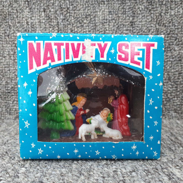Petite crèche de Noël vintage dans sa boîte originale dans Art et objets de collection  à Trois-Rivières