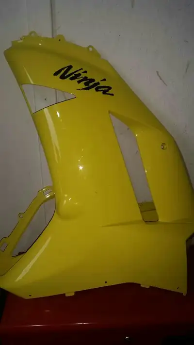Left side Upper and lower fairings for a 2007-08 ZX6R. YELLOW. All tabs are there. These are not aft...