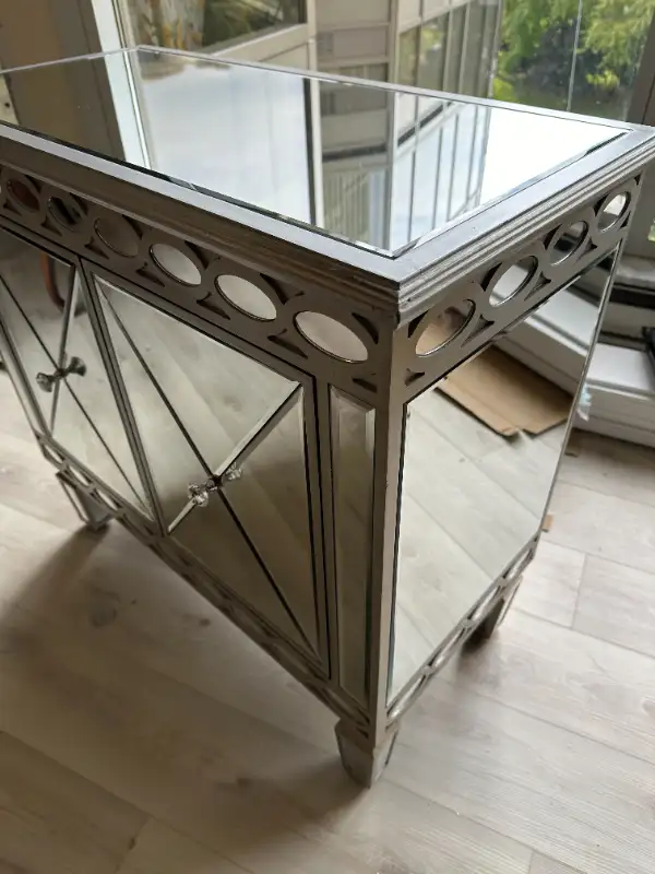 Cabinet - Glass 2 Door Cabinet in Hutches & Display Cabinets in City of Toronto - Image 6