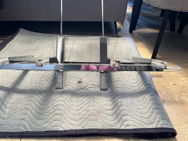 Modern Chandelier in Indoor Lighting & Fans in Markham / York Region - Image 3