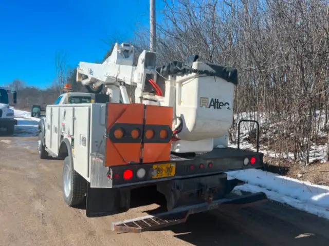 2015 Ford F550 Altec AT37G Certified Bucket Truck in Other in City of Toronto - Image 3