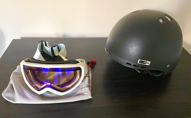 Ski Helmet and goggles in Ski in Gatineau