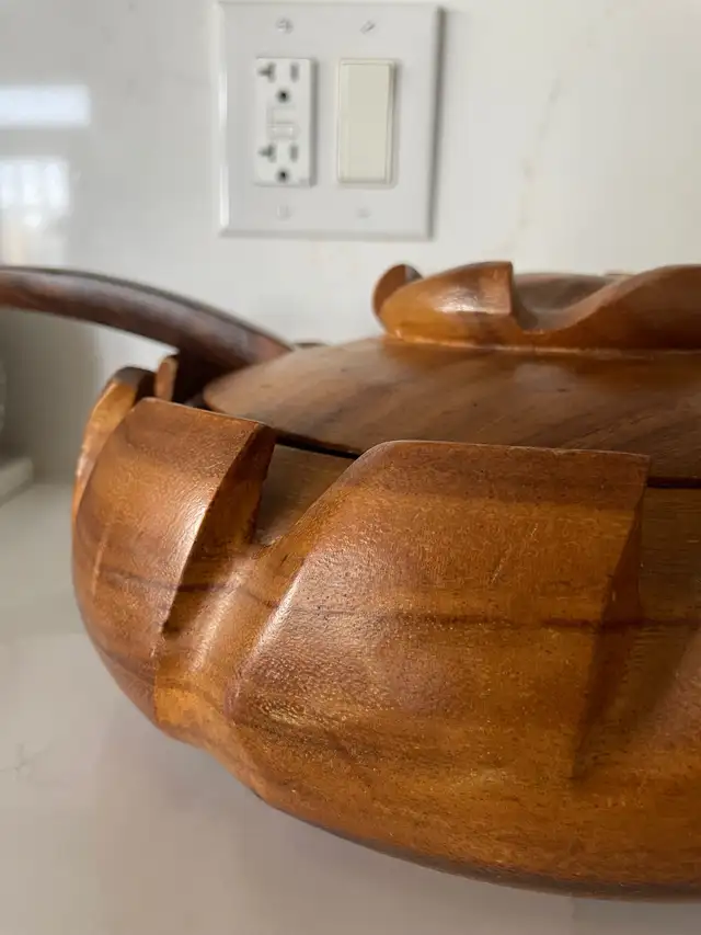 Vintage Mid Century Hand Carved Monkey Pod Wood Lotus Tureen Set in Kitchen & Dining Wares in Markham / York Region - Image 5