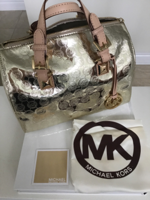 MICHAEL KORS Grayson medium logo embossed patent pale gold bag in Women's - Bags & Wallets in Ottawa - Image 2
