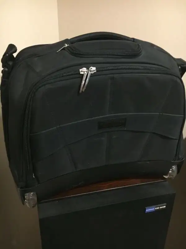 Laptop carrying case in Laptop Accessories in Oshawa / Durham Region - Image 3