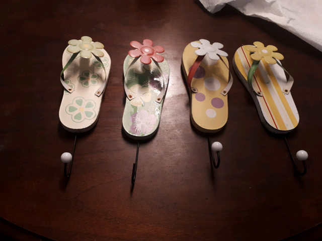 Flip flop hooks - wood & metal in Patio & Garden Furniture in Oakville / Halton Region - Image 2
