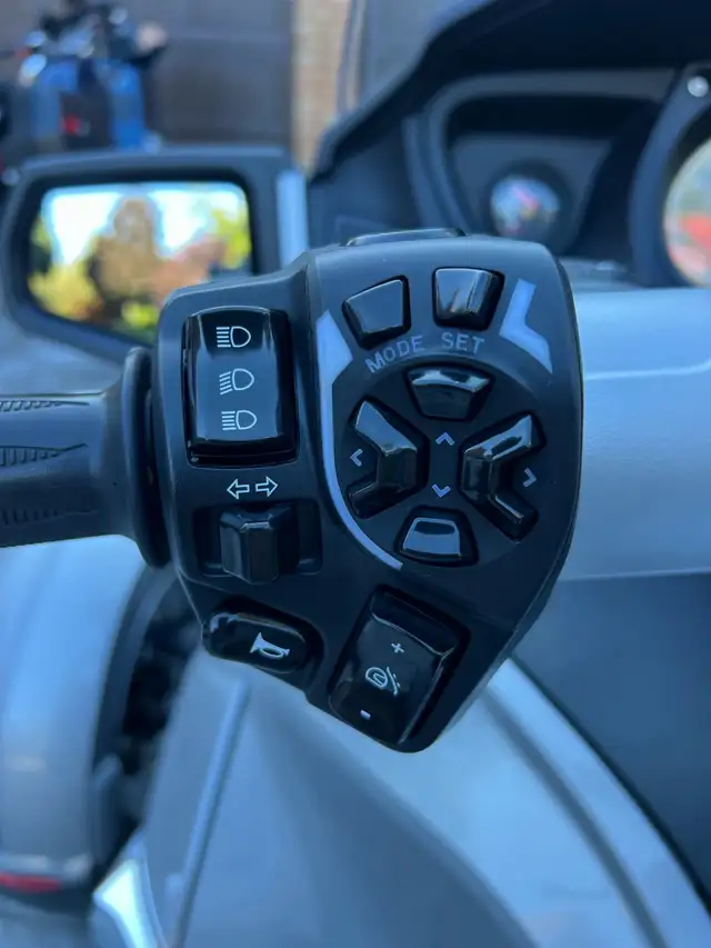 2010 CanAm Spyder RT, 5 Speed Manual, Low kms in Touring in Mississauga / Peel Region - Image 7