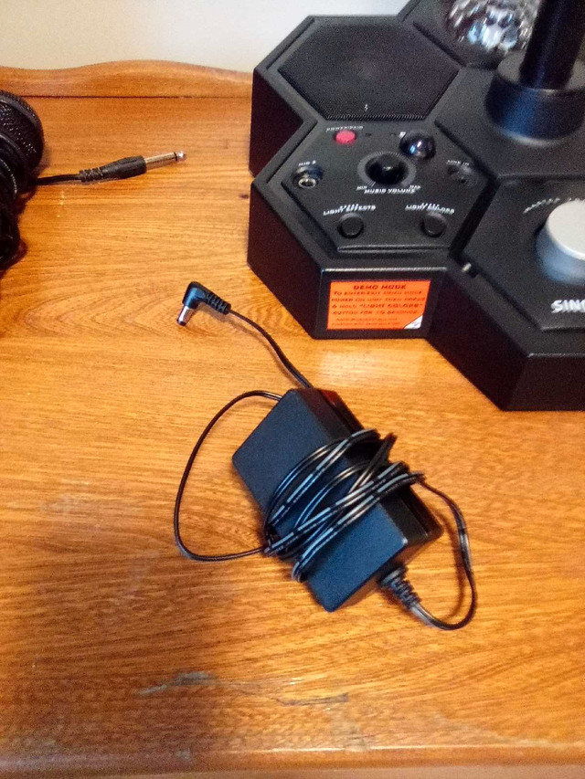 INTERTEK PEDESTAL SINGSATION in Cameras & Camcorders in City of Halifax - Image 3