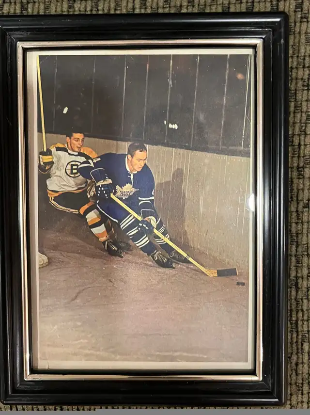 Hockey Action Players Howe Beliveau Harvey Kelly Ullman Bathgate in Arts & Collectibles in City of Toronto - Image 5