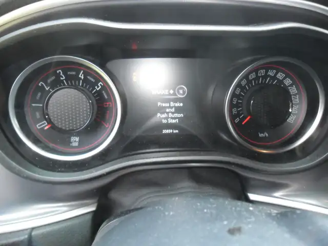 2020 dodge challenger r/t hemi 5.7 in Cars & Trucks in Ottawa - Image 7