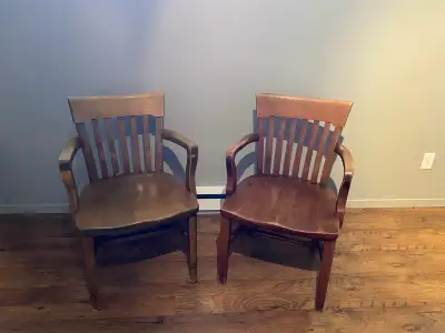 2 CHAISES EN BOIS, View more