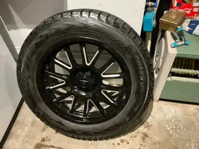 275 55R20 Yokohama Iceguard avec lug nuts/ TPMS sensors de Lariat 2019 Une saison d’usure comme neuv...