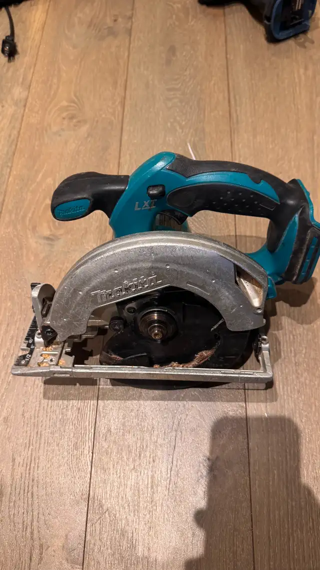 Makita DSS611 — 18V Cordless Circular Saw (Used, Works Great) in Power Tools in City of Toronto - Image 3