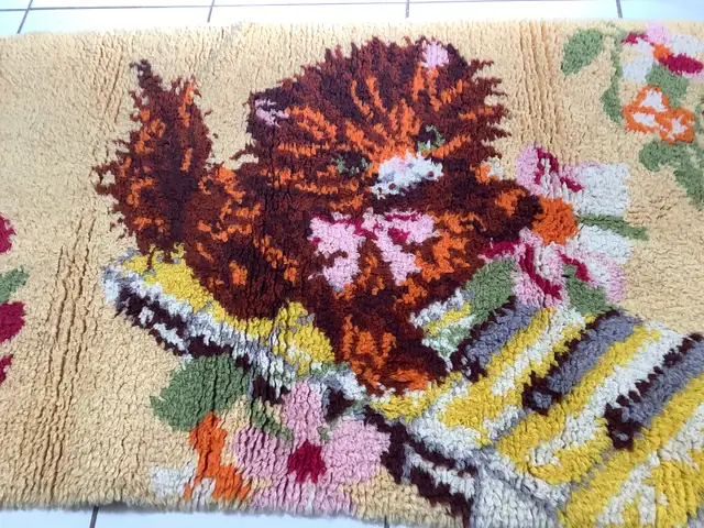 Vintage latch hooked rug of kitten playing piano in Rugs, Carpets & Runners in Chatham-Kent - Image 3