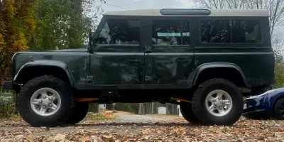 1998 LandRover Defender 110 Currently registered in Ontario with blue (road legal) plate and is insu...