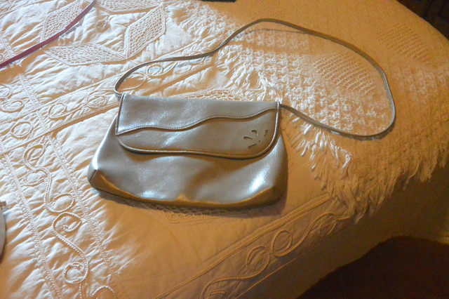 hand bags/purses in Women's - Bags & Wallets in Kamloops