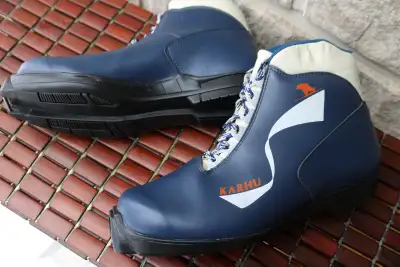 Cross country ski boots SNS Profil size EU 43 US 10 UK 9 Karhu brand, Made in Czech Republic, in gre...