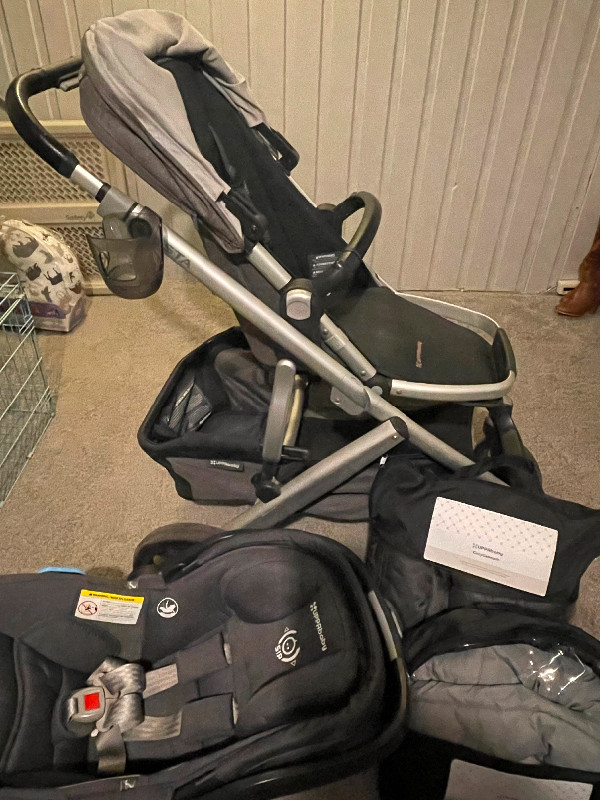 Uppababy V2 stroller and carseat in Strollers, Carriers & Car Seats in Prince George