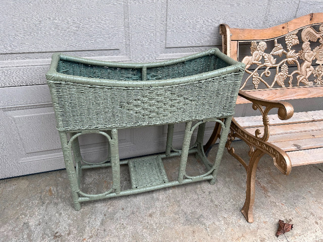 $95., Vintage / Antique Wicker Plant Stand in Tate Olive colour in Arts & Collectibles in Norfolk County - Image 2
