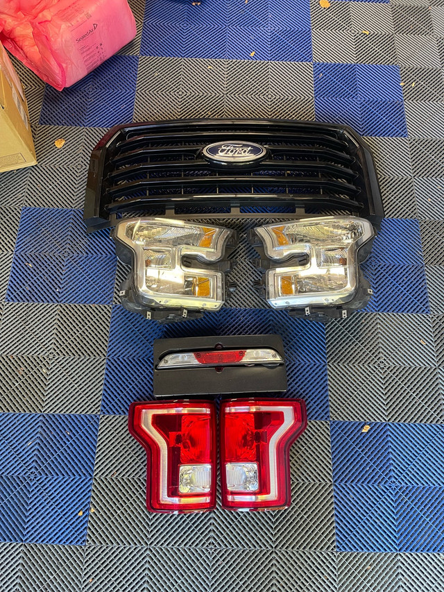 Ford F-150 2016 XLT OEM lights and grille in Cars & Trucks in Oakville / Halton Region