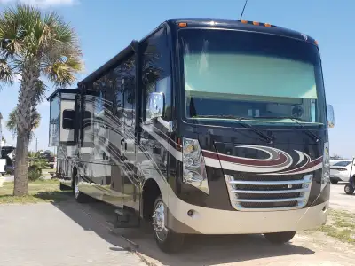 VR Classe A Thor Challenger 37LX 2015 – Lithium – Michelin neufs – 47k km Plus de 25 000 $ d’amélior...