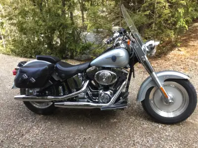 2004 Harley Davidson Fatboy Pristine condition. Fuel injected Twin Cam LED Headlight Upgraded Flaire...