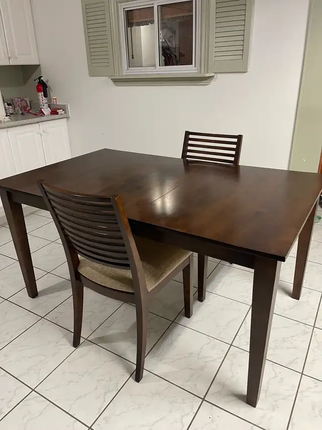 Wooden Dining Table in Dining Tables & Sets in Markham / York Region - Image 3